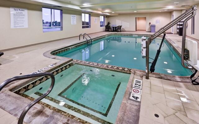 Holiday Inn Express & Suites Wichita Northwest by IHG