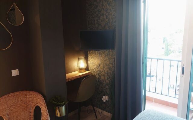 Carmen Rooms