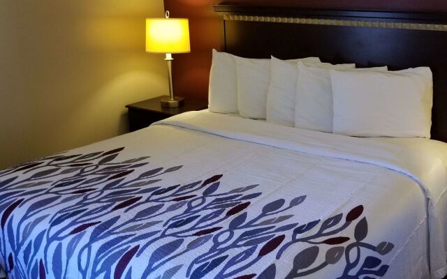 Red Roof Inn & Suites Wilson