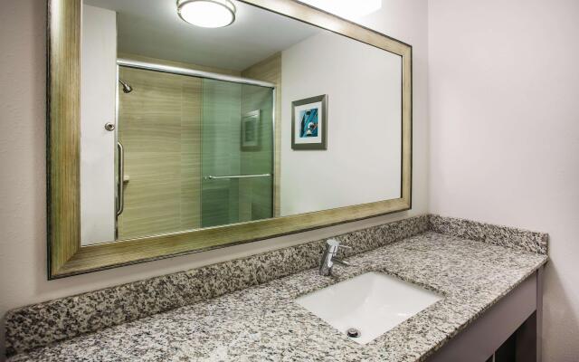 La Quinta Inn & Suites by Wyndham St. Paul-Woodbury