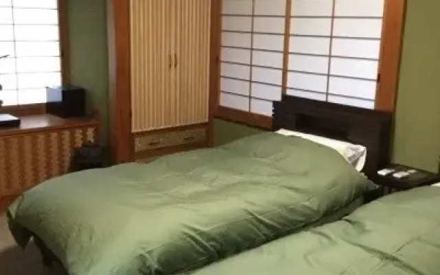 B & B Yajiuemon