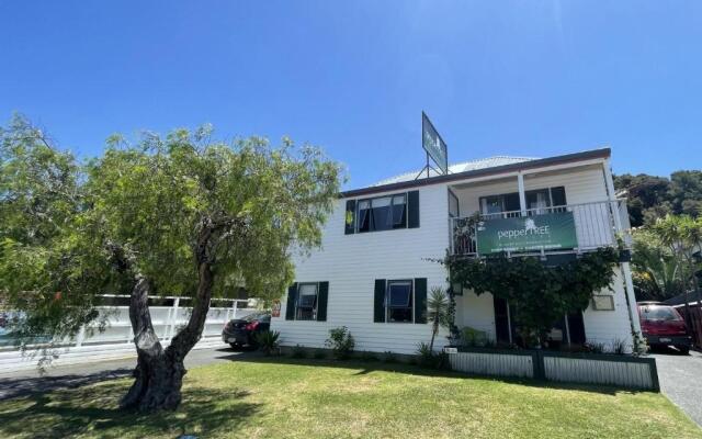 Peppertree Lodge - Hostel