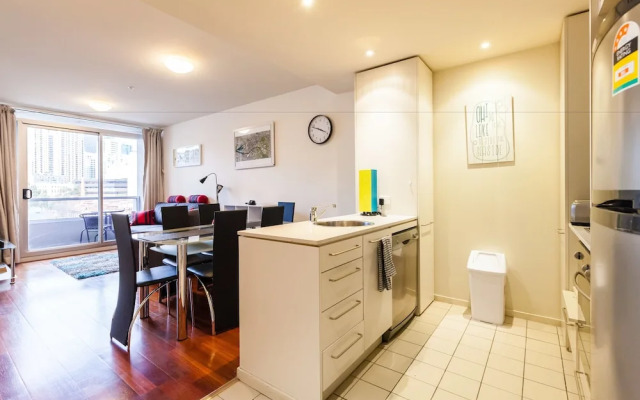 WESLEY, 2BDR Carlton Apartment