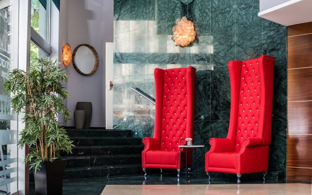 Отель Leonardo Hotel Barcelona Gran Via