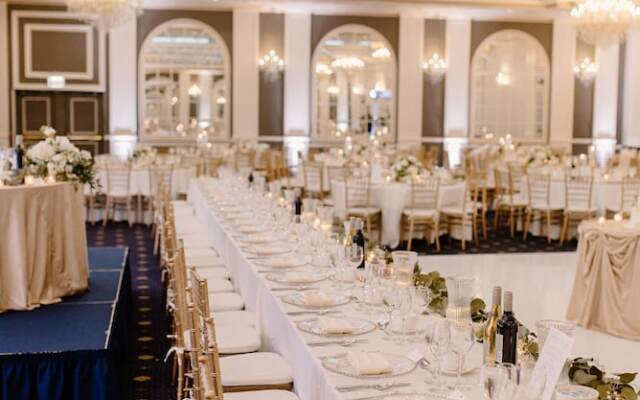 Chez Hotel Arlington Heights