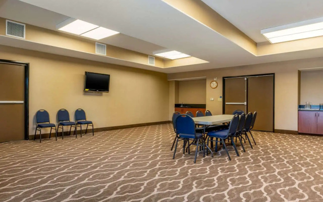 Comfort Inn & Suites Galt - Lodi North