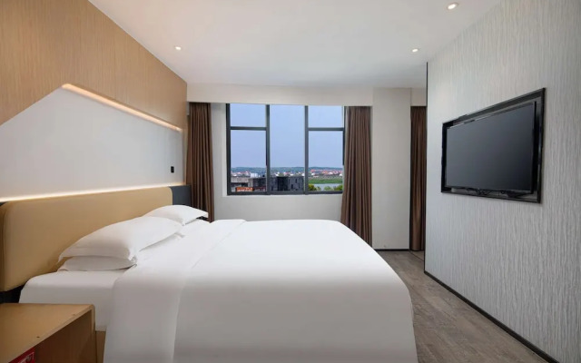 Microtel by Wyndham Miluo Downtown Hotel