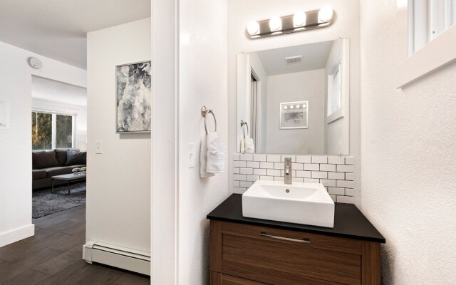 Comfortable Abode Near Historic Downtown