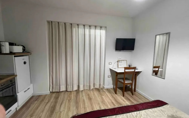 Entire unit near beach access to garden