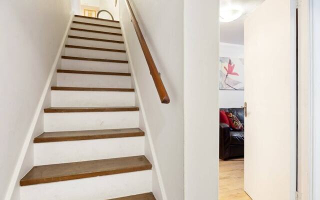 Modern & Spacious 2-bedroom House in Fulham