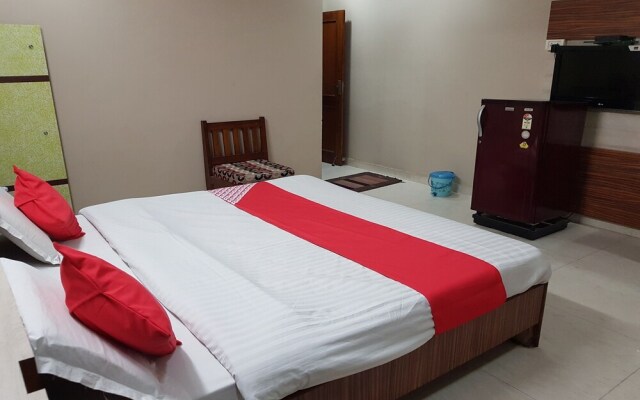 OYO 23649 Hotel Anand