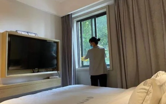 Kaju Hotel(Olympic Xinglong Street subway station store)