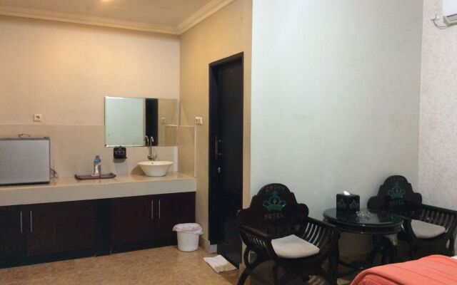 Crown Hotel