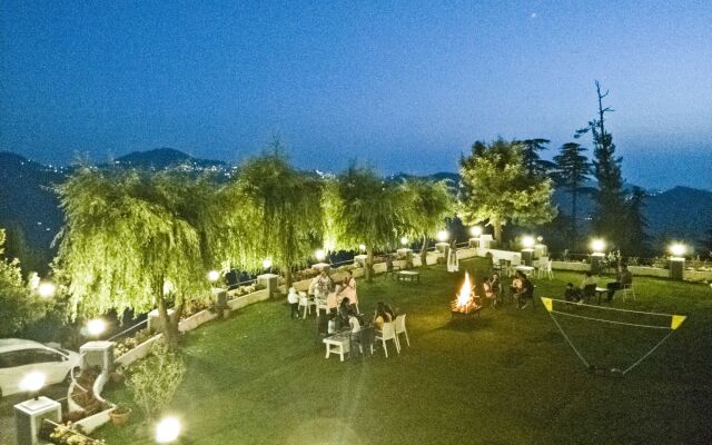 Royal Jardin Whistling Pines Resort