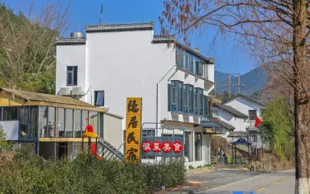 Yinxi Tangquan B&B