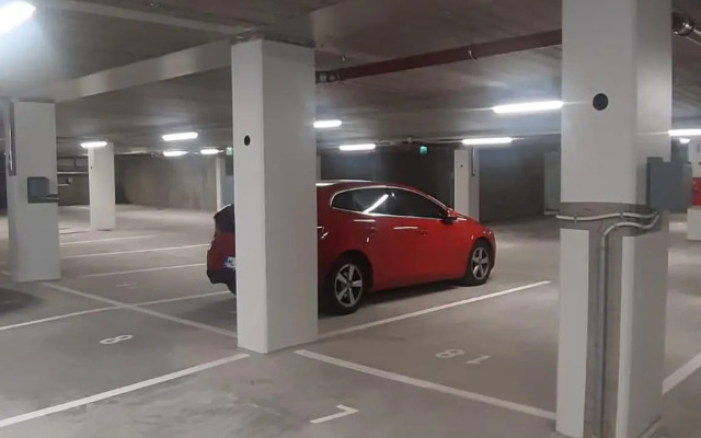 Uusi upea asunto järvinäköalalla ja autohallilla