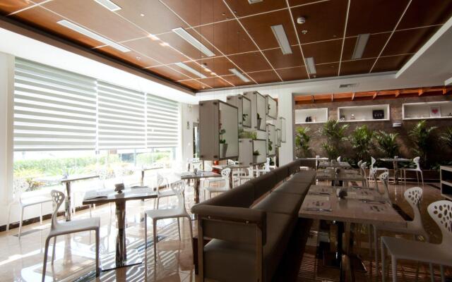 LYZ Business Hotel