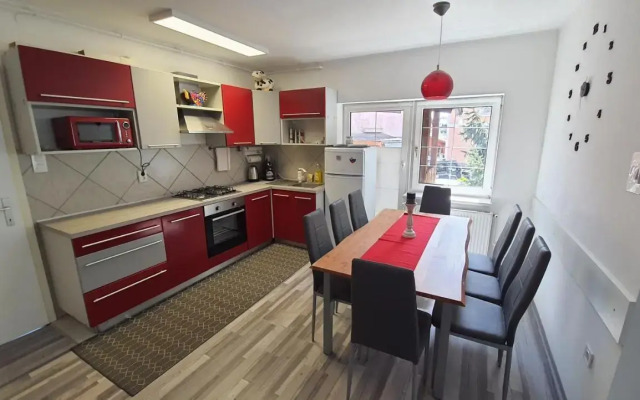 Apartma4us
