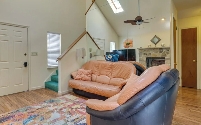 Fire Pit, Kayak & Gas Grill: Pocono Lake Home!