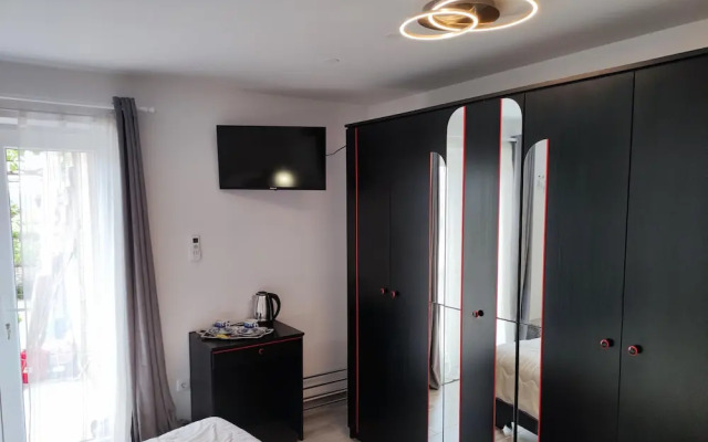 Apartment and Room Bitinada