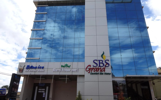 OYO Premium Avinashi Road Hope College