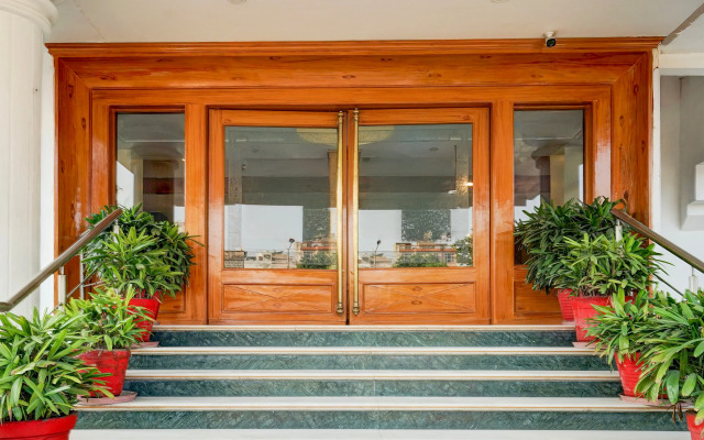 Super Townhouse Subhash Nagar Formerly Royal Palazzo