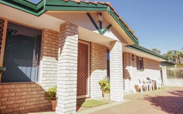 St James Cosy Home - Best Value