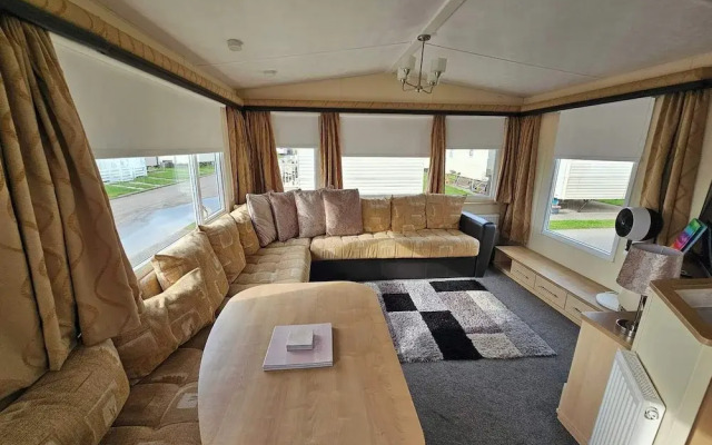 2 bed Huge Balcony Retreat in Rhyl