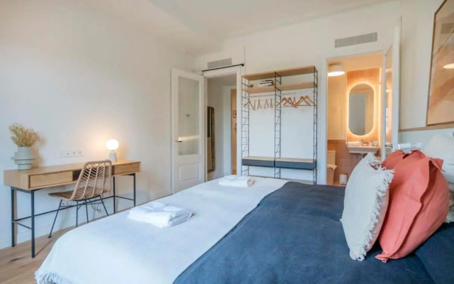 Amazing 5 bedrooms 5 bathrooms by Plaza Catalunya