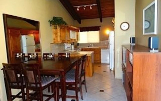 Mammoth Estates - 4 Seasons of Beauty w/ Amenities!