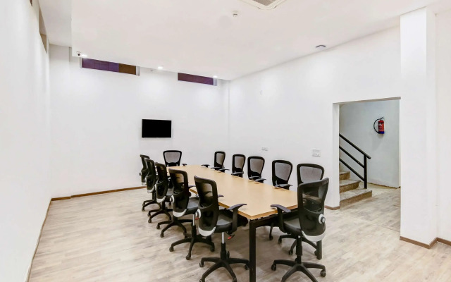 OYO Townhouse 70 Maula Ali Rd Knowledge Park III
