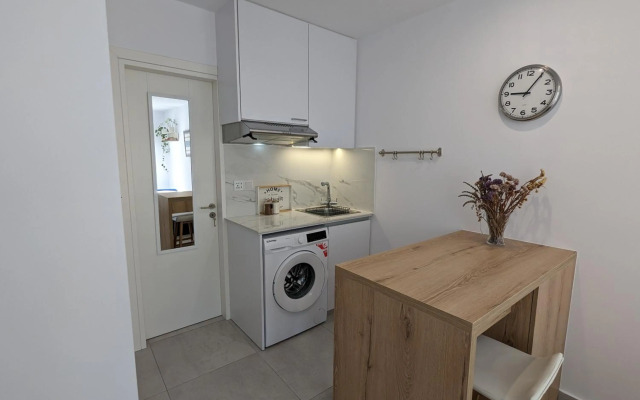 Modern & Cozy Studio w/ Backyard Near City Center