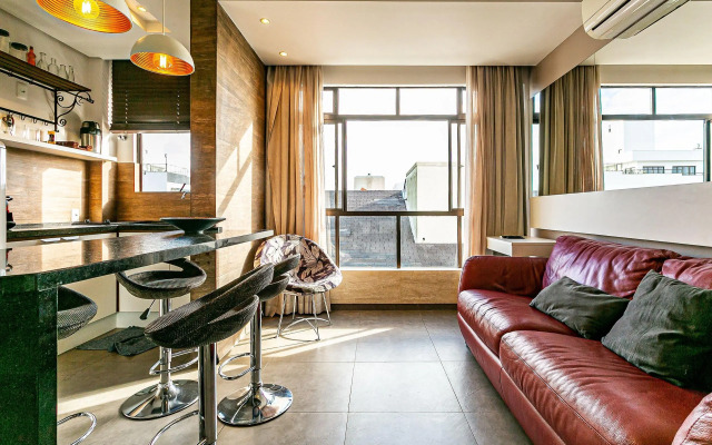 Apartamento pé na areia em Jurerê JBM202