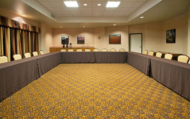 Holiday Inn Express & Suites Phoenix/Chandler (Ahwatukee)