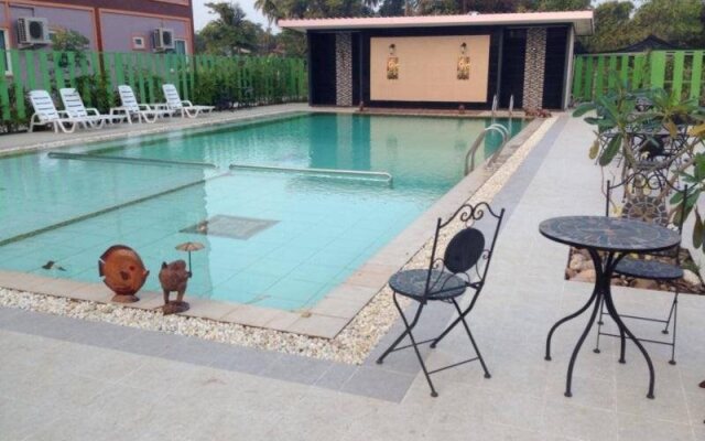 Thanasiri Hotel & Resort