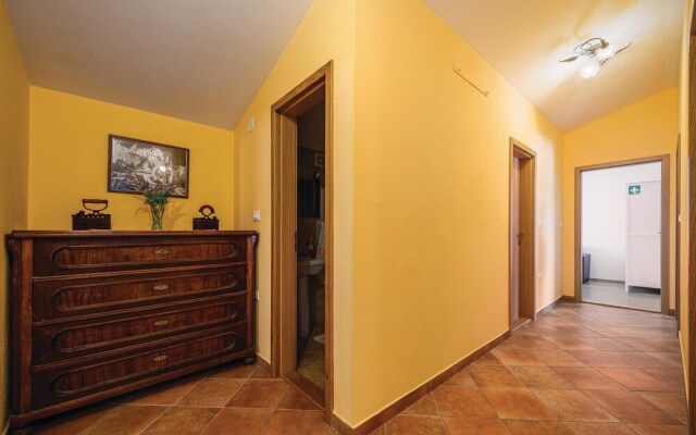 Nice Home in Nova Vas With 4 Bedrooms, Wifi and Outdoor Swimming Pool