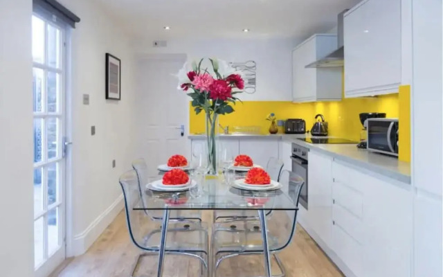 Charming Tower Bridge House
