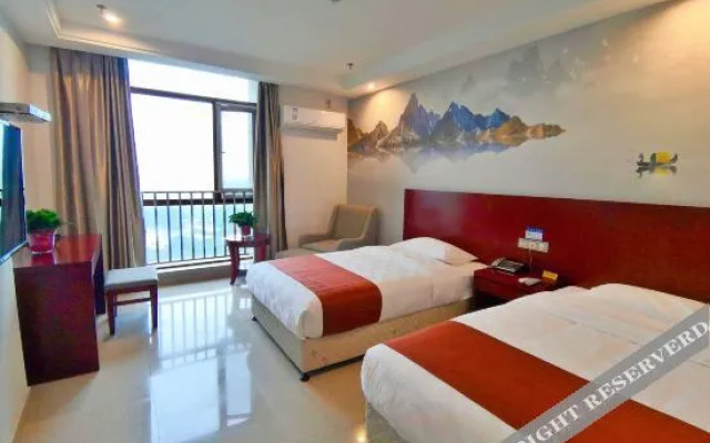 Ripple Cloud Hotel (Anqing High-Speed Railway Station)