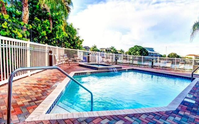 Harborview Grande 202