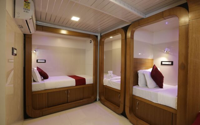 Qubestay Airport Capsule Hotel & Hostel