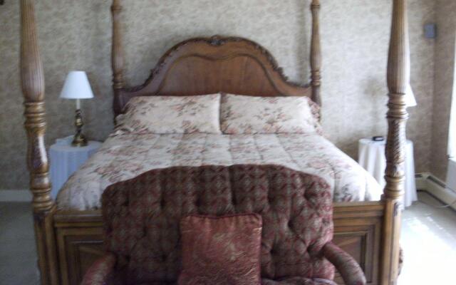 Layla's Riverside Lodge