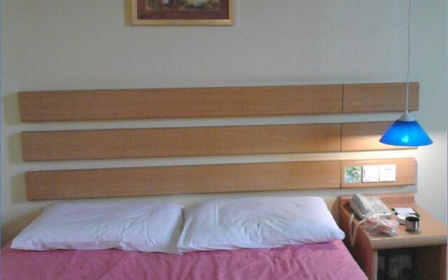 Home Inn Heyuan Railway Station