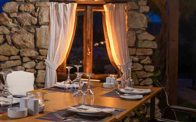 Anissa Beach & Village Resort