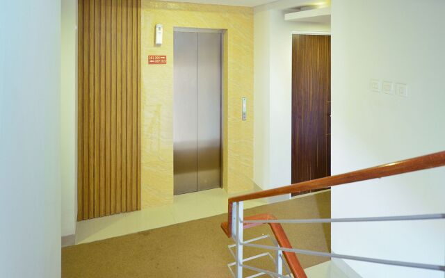 Super OYO Flagship 101 Apple Platinum