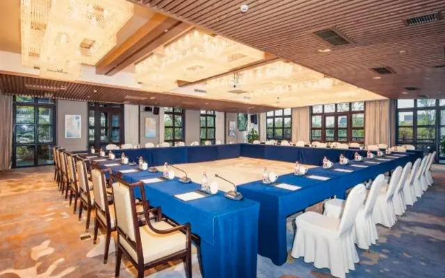 Deqing Shenghua Lakeside  SSAW Garden Hotel