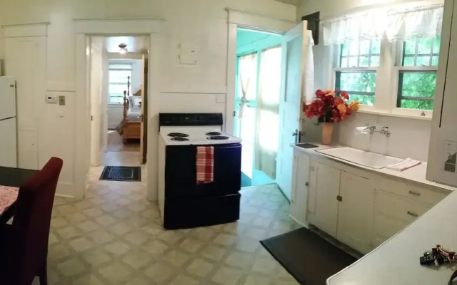 Retro 1 Bdrm-Comfy King-Walk Downtown