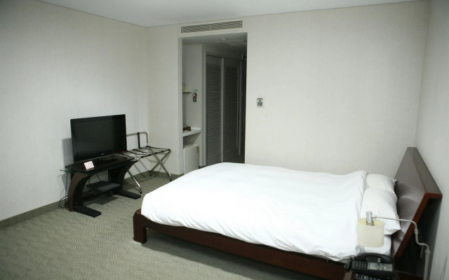 Gumi Century Hotel
