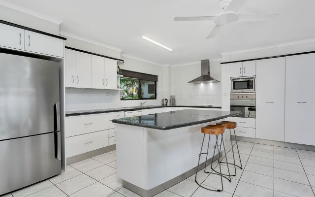 Roydon Beachfront Apartments