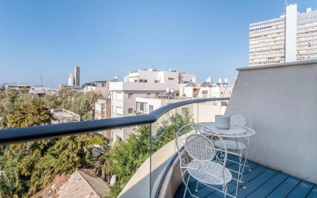 Modern & Sunny 1 BDR w balcony and parking