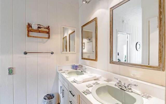 Lego House - Three Bedroom Cabin